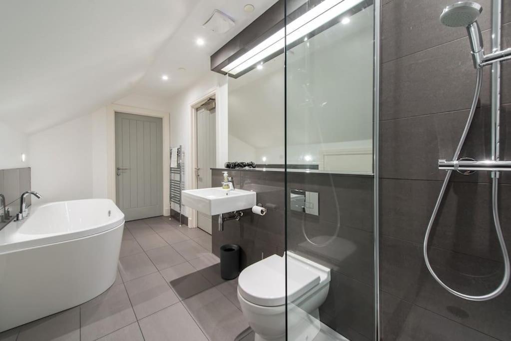 Cool Urban Apartment With Stunning Castle Views EDI Exterior foto
